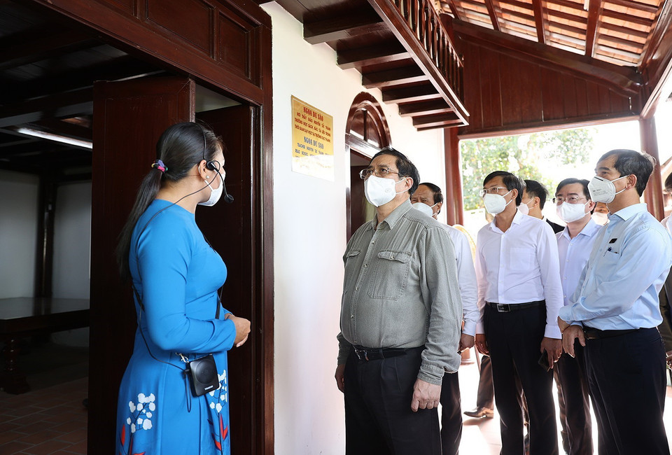 Thủ tướng Phạm Minh Chính thăm Khu di tích Dục Thanh. (Ảnh: Dương Giang/TTXVN)