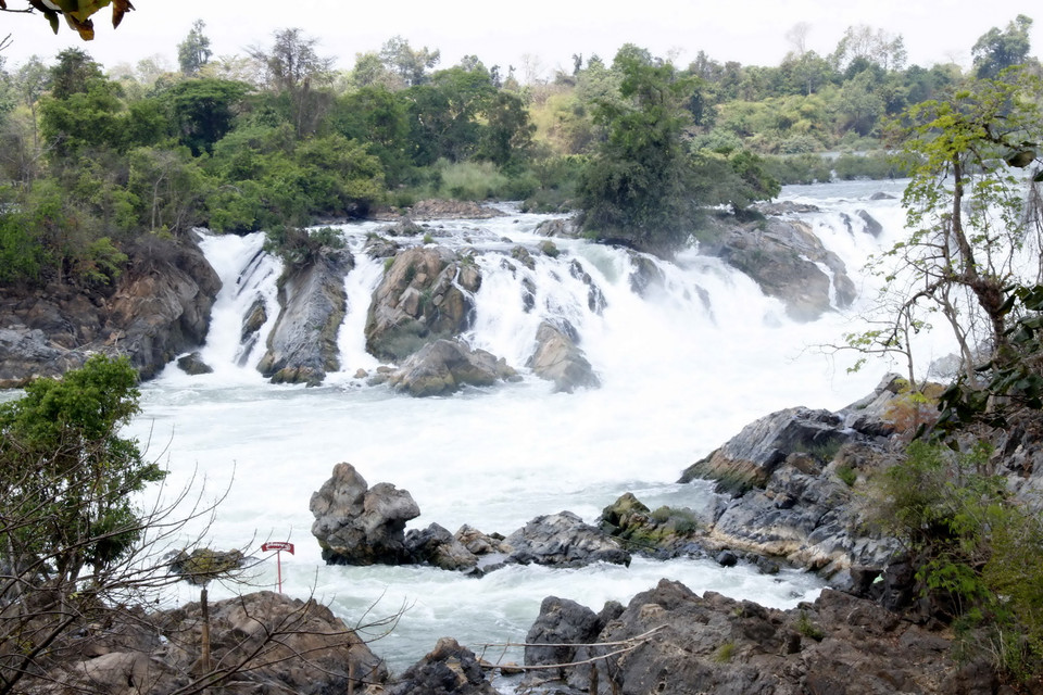 Vẻ đẹp hùng vĩ của thác hấp dẫn mọi du khách. (Ảnh: Phạm Kiên/Vietnam+)