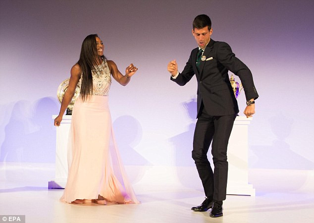 Cách đây không lâu, tại lễ tổng kết Wimbledon 2015, Djokovic còn mời Serena một điệu nhảy vui nhộn. 