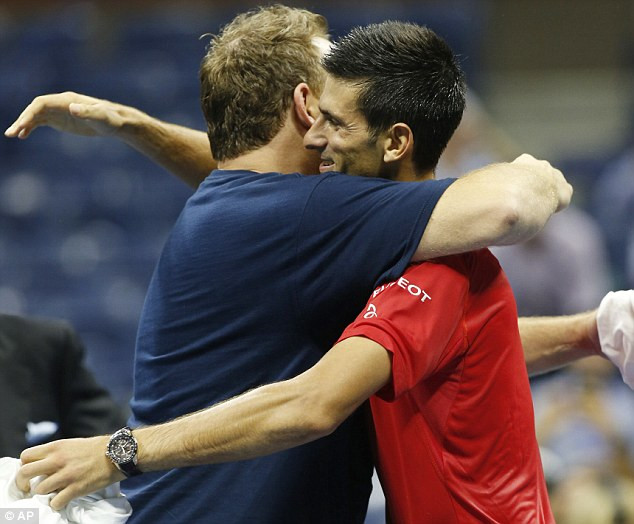 Cả hai đã ôm lấy nhau sau điệu nhảy.