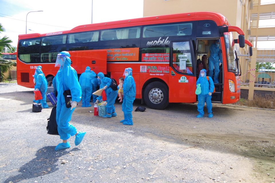 Đây là đợt thứ 2 tỉnh Bạc Liêu đón công dân làm việc tại thành phố Hồ Chí Minh trở về Bạc Liêu.(Ảnh: Chanh Đa/TTXVN)