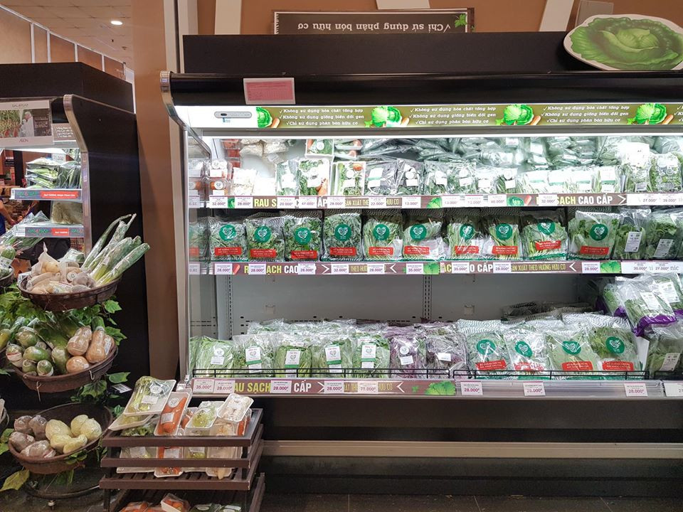 Sản phẩm của Công ty Rau Cười Việt Nhật có mặt trên các kệ siêu thị. (Ảnh: Vietnam+)