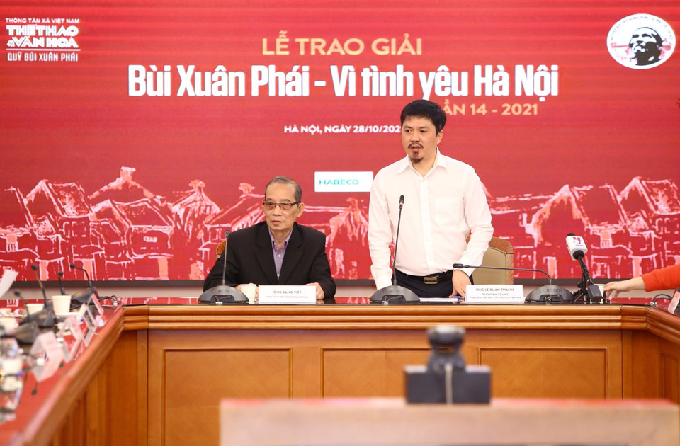 Tổng Biên tập Báo Thể thao và Văn hóa Lê Văn Thành phát biểu khai mạc lễ trao giải. (Ảnh: Hoàng Hiếu/TTXVN)