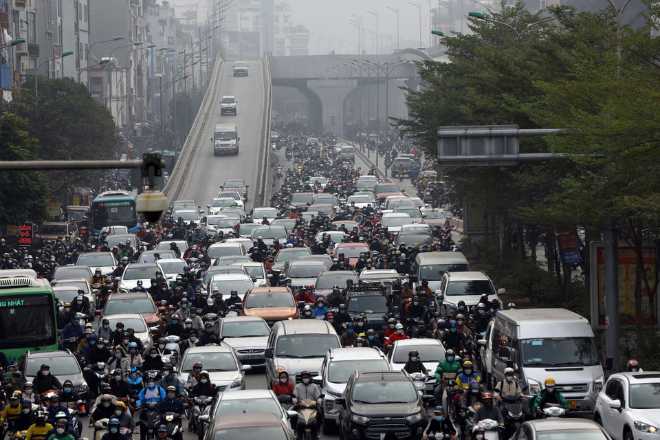 Tại đường Trường Chinh ùn tắc từ điểm quay đầu đến gần nút giao. (Ảnh: Huy Hùng/TTXVN)