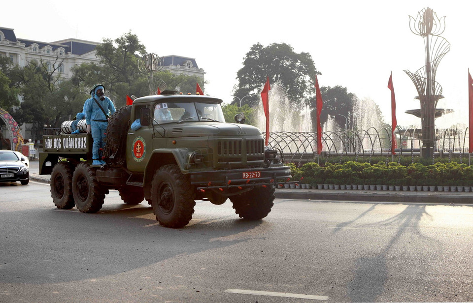 Xe đặc chủng của Bộ Tư lệnh Quân khu 2 có mặt tại thành phố Vĩnh Yên trong chiều 11/5. (Ảnh: Hoàng Hùng/TTXVN)