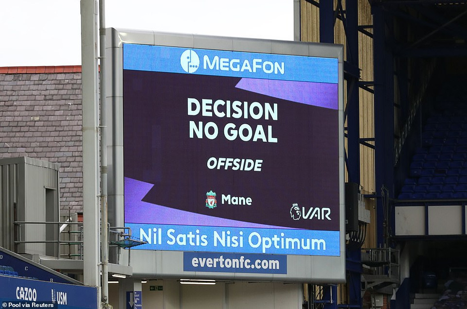 Phút 90+2, Liverpool một lần nữa có bàn thắng, nhưng VAR đã từ chối...