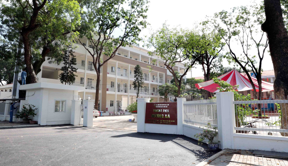 Chuẩn bị cho năm học mới, trường THCS Dương Xá (huyện Gia Lâm, Hà Nội) đã xây mới 19 phòng học, 8 nhà vệ sinh học sinh; sửa chữa, cải tạo 08 phòng học, thư viện, 2 phòng học bộ môn, sân tập đa năng…(Ảnh: Thanh Tùng/TTXVN)