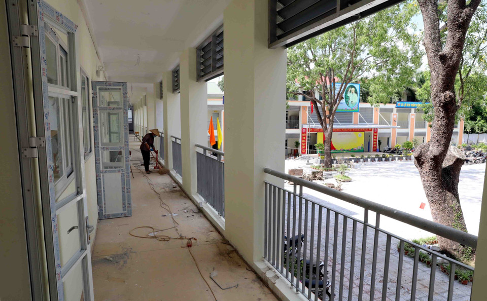 Trường THCS Phù Đổng (huyện Gia Lâm, Hà Nội) được đầu tư kinh phí trên 46 tỷ đồng với 2 giai đoạn để cải tạo, nâng cấp, xây mới thêm phòng học và mua sắm trang thiết bị cho năm học mới. (Ảnh: Thanh Tùng/TTXVN)
