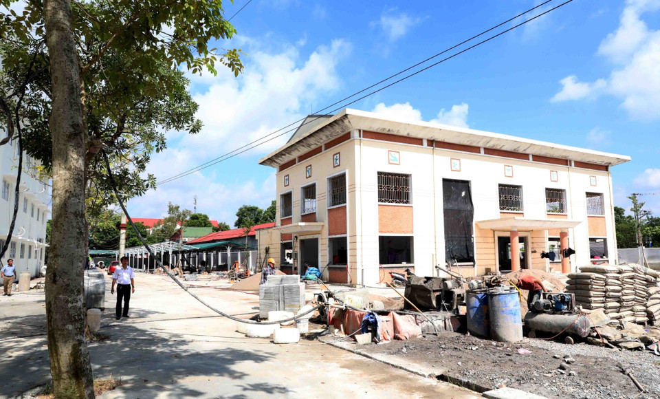 Trường THCS Phù Đổng (huyện Gia Lâm, Hà Nội) được đầu tư kinh phí trên 46 tỷ đồng với 2 giai đoạn để cải tạo, nâng cấp, xây mới thêm phòng học và mua sắm trang thiết bị cho năm học mới. (Ảnh: Thanh Tùng/TTXVN)