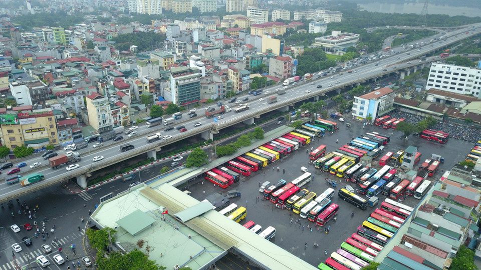 Mật độ giao thông tại khu vực đường Giải Phóng, đoạn qua bến xe Nước Ngầm, Giáp Bát. (Ảnh: Minh Đức/TTXVN)