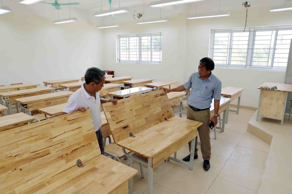 Những phòng học mới với trang thiết bị đồng bộ, hiện đại tạo môi trường học tập tốt cho học sinh trong năm học mới cận kề. (Ảnh: Thanh Tùng/TTXVN)