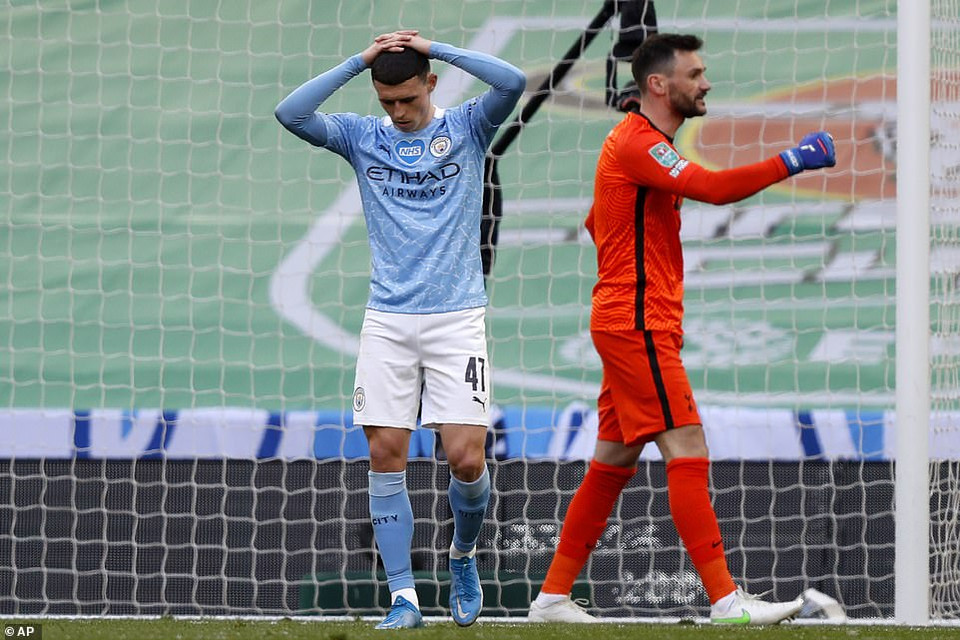 ...cũng như gặp khó trước sự xuất sắc của Hugo Lloris. (Nguồn: AP)