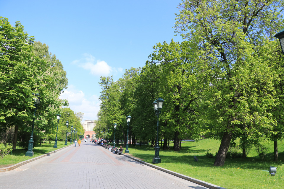 Không gian xanh mướt bên trong quần thể Điện Kremlin giữa lòng Thủ đô Moskva của nước Nga. (Ảnh: Hùng Võ/Vietnam+)