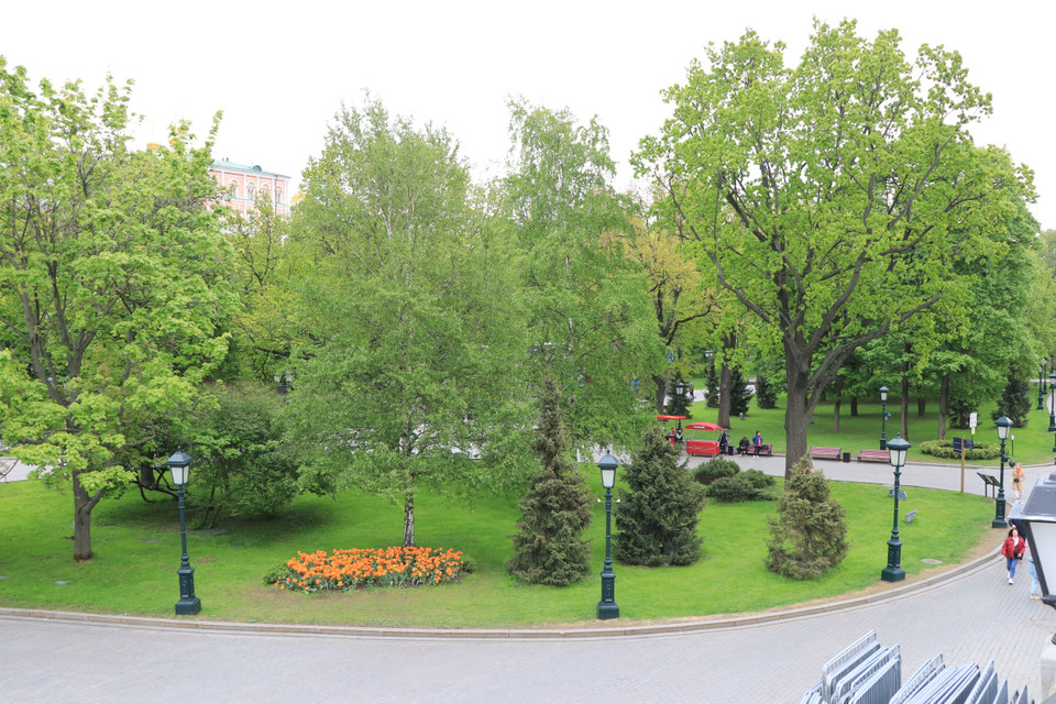 Sở dĩ diện tích cây xanh ở Thủ đô Moskva chiếm tới 50% diện tích đại đô thị này là bởi Moskva khởi nguồn được xây dựng giữa các khu rừng. (Ảnh: Hùng Võ/Vietnam+)