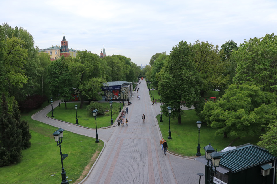 Không gian xanh mướt bên trong quần thể Điện Kremlin giữa lòng Thủ đô Moskva của nước Nga. (Ảnh: Hùng Võ/Vietnam+)