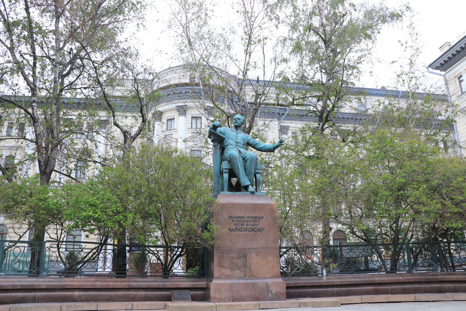 Trong quá trình tạo cảnh quan của các công viên, các nhà quy hoạch đã chú ý nhiều đến vấn đề giữ gìn diện mạo lịch sử và kiến trúc chính nên các công viên ở Moskva không chỉ xanh mà còn gắn liền với những di sản lịch sử quý. (Ảnh: Hùng Võ/Vietnam+)