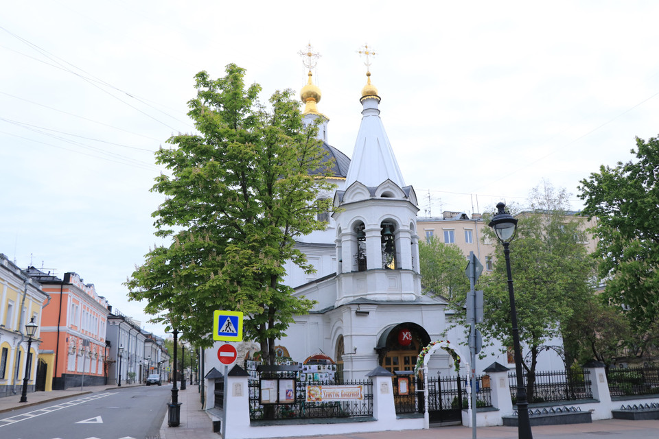 Cây xanh bao phủ khắp các khu nhà trong đô thị Moskva. (Ảnh: Hùng Võ/Vietnam+)