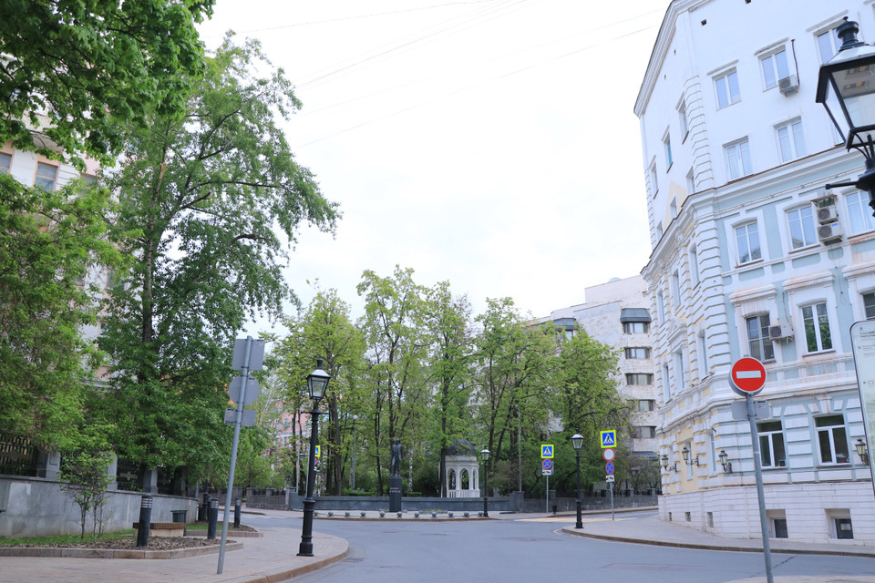 Từ năm 2013, chính quyền thành phố đã đề ra sáng kiến trồng một triệu cây xanh, trong đó chú trọng tạo dựng cảnh quan sân vườn ở khu sân sau của các tòa nhà. (Ảnh: Hùng Võ/Vietnam+)