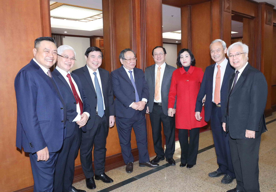 Các đồng chí Ủy viên Trung ương Đảng dự bế mạc Hội nghị. (Ảnh: Phương Hoa/TTXVN)