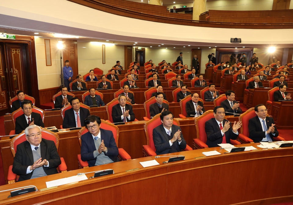  Các đại biểu dự bế mạc Hội nghị Trung ương lần thứ 15. (Ảnh: Trí Dũng/TTXVN)