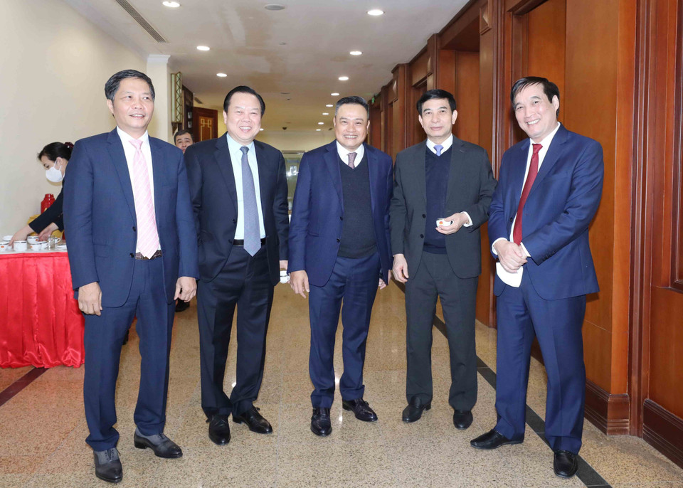 Các đồng chí Ủy viên Trung ương Đảng dự bế mạc Hội nghị. (Ảnh: Phương Hoa/TTXVN)