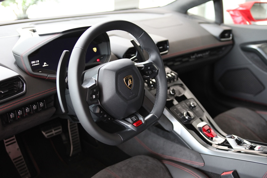 Vô-lăng tích hợp các phím chức năng riêng biệt. (Ảnh: Doãn Đức/Vietnam+)