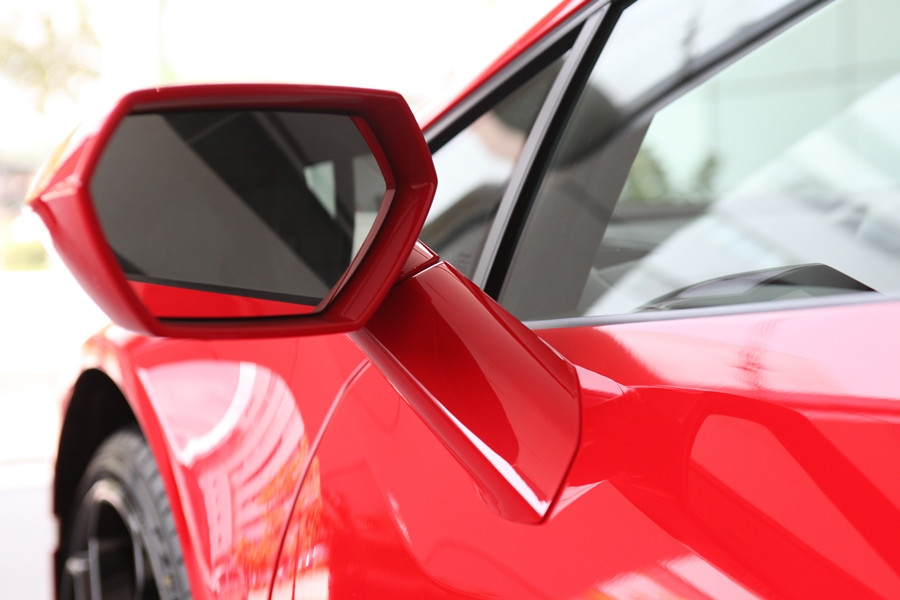 Gương chiếu hậu 2 bên chỉnh điện, gập điện, có chức năng sấy. (Ảnh: Doãn Đức/Vietnam+)