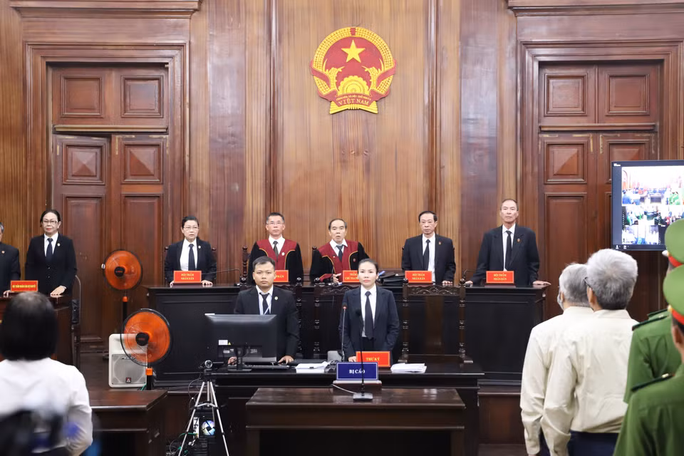 Hội đồng Xét xử tại phiên tòa. (Ảnh: Hồng Giang/TTXVN)