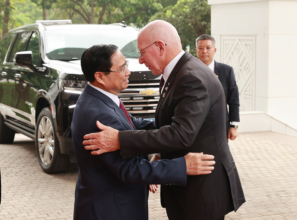 Thủ tướng Phạm Minh Chính đón Toàn quyền Australia David Hurley. (Ảnh: Dương Giang/TTXVN)