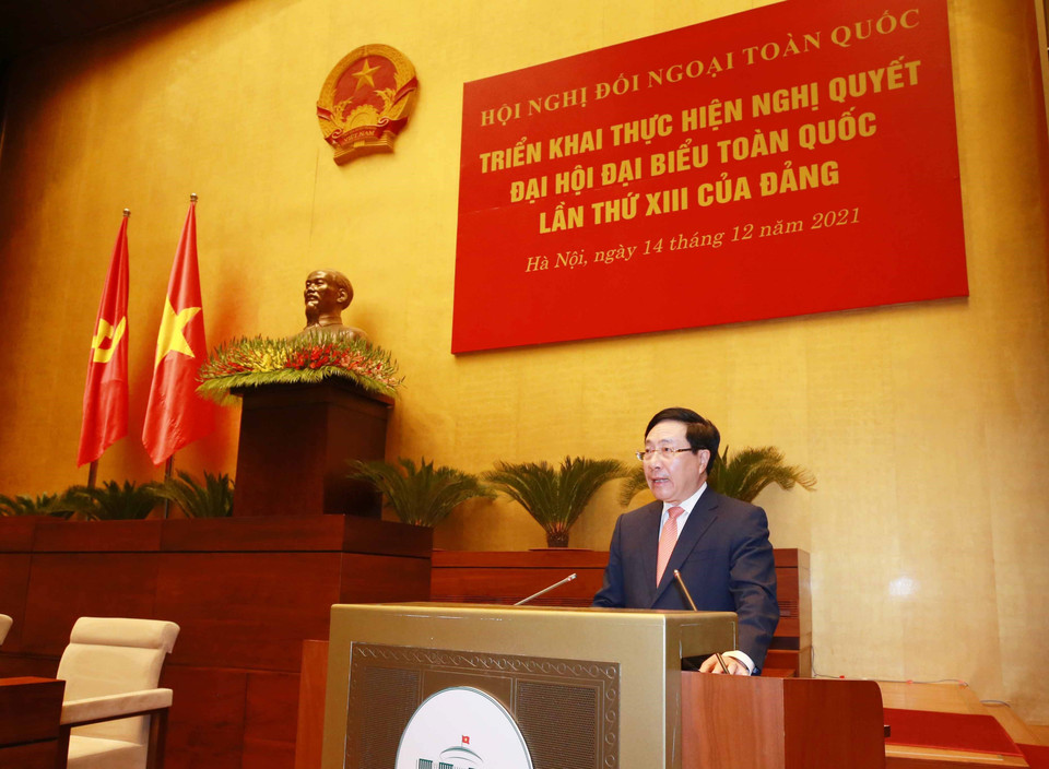 Ủy viên Bộ Chính trị, Phó Thủ tướng Thường trực Chính phủ Phạm Bình Minh trình bày báo cáo tại hội nghị. (Ảnh: Phương Hoa/TTXVN)