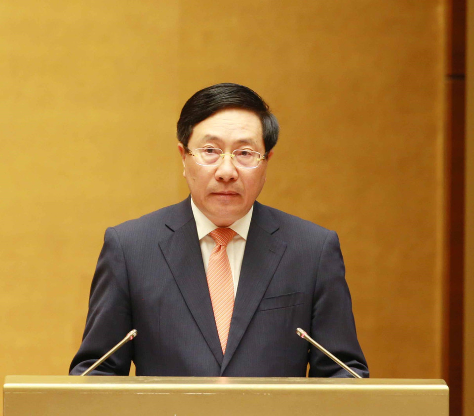 Ủy viên Bộ Chính trị, Phó Thủ tướng Thường trực Chính phủ Phạm Bình Minh trình bày báo cáo tại hội nghị. (Ảnh: Phương Hoa/TTXVN)