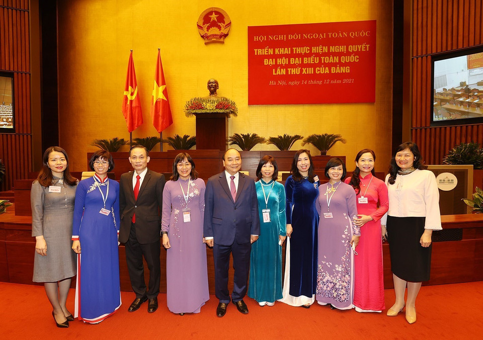 Chủ tịch nước Nguyễn Xuân Phúc với các đại biểu dự hội nghị. (Ảnh: Trí Dũng/TTXVN)