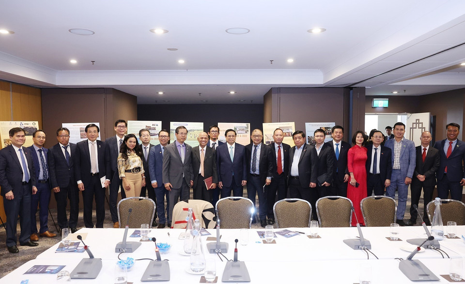 Thủ tướng Phạm Minh Chính với Hội Doanh nghiệp Việt Nam tại Australia. (Ảnh: Dương Giang/TTXVN)