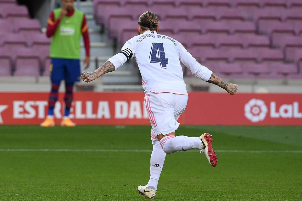 ...và thủ quân của Real không bỏ lỡ cơ hội nâng tỷ số lên 2-1. (Nguồn: AP)