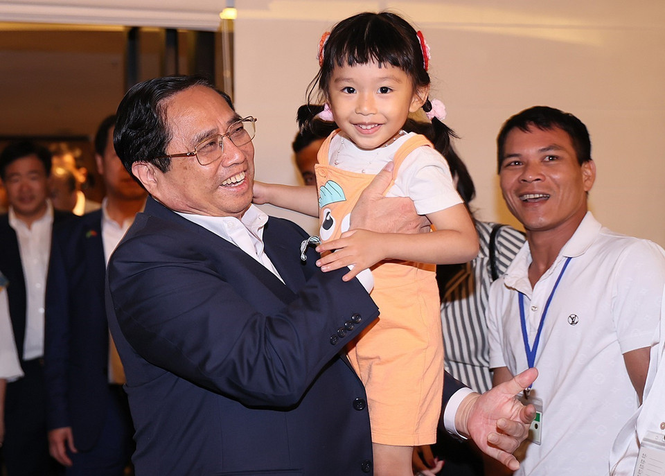 Thủ tướng Phạm Minh Chính gặp gỡ đại diện cộng đồng người Việt Nam tại Brazil. (Ảnh: Dương Giang/TTXVN)