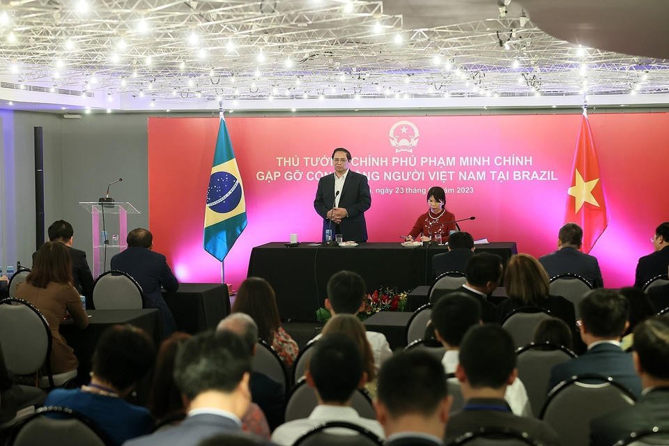 Thủ tướng Phạm Minh Chính phát biểu tại cuộc gặp gỡ đại diện cộng đồng người Việt Nam tại Brazil. (Ảnh: Dương Giang/TTXVN)