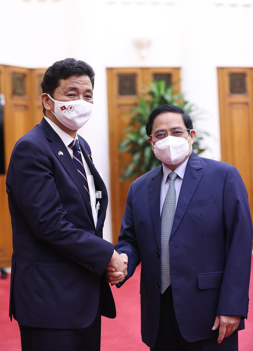 Thủ tướng Phạm Minh Chính tiếp Bộ trưởng Quốc phòng Nhật Bản Kishi Nobuo. (Ảnh: Dương Giang/TTXVN)