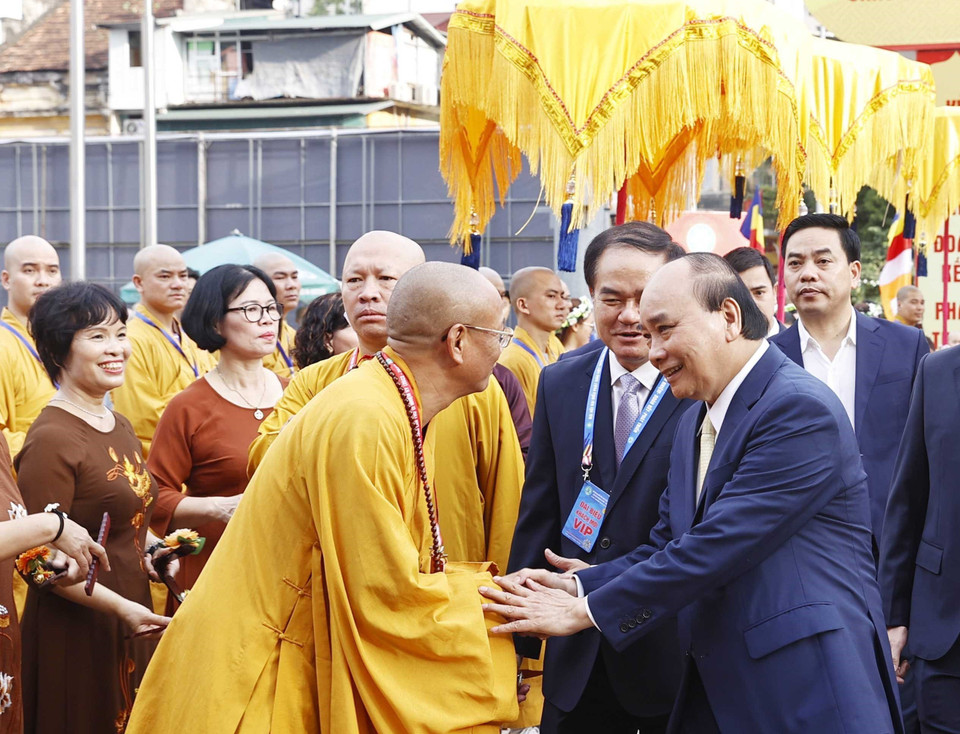 Sáng 28/11, tại Hà Nội, Chủ tịch nước Nguyễn Xuân Phúc dự lễ khai mạc Đại hội đại biểu Phật giáo toàn quốc lần thứ IX, nhiệm kỳ 2022-2027. (Ảnh: Thống Nhất/TTXVN)