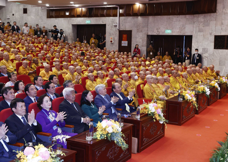 Chủ tịch nước Nguyễn Xuân Phúc dự lễ khai mạc Đại hội Phật giáo toàn quốc lần thứ 9. (Ảnh: Thống Nhất/TTXVN)