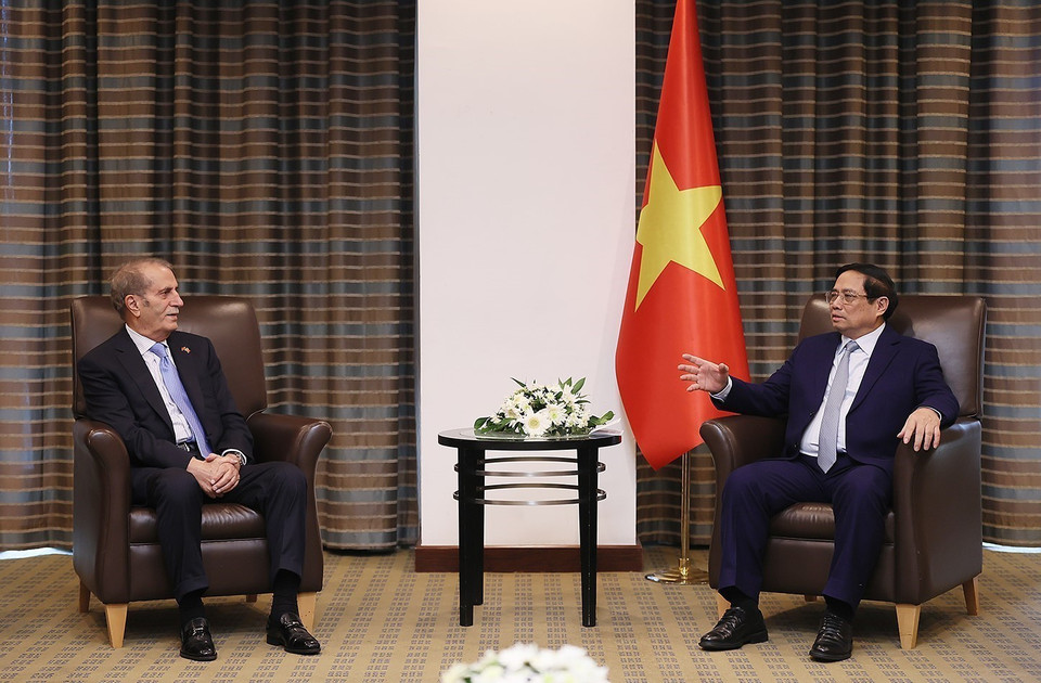 Thủ tướng Phạm Minh Chính tiếp Chủ tịch Tập đoàn IC Holding Ibrahim Cecen. (Ảnh: Dương Giang/TTXVN)