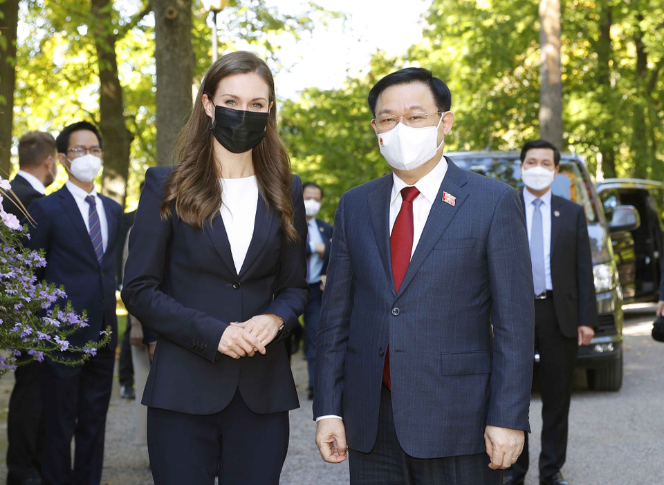 Thủ tướng Cộng hòa Phần Lan Sanna Marin đón Chủ tịch Quốc hội Vương Đình Huệ. (Ảnh: Doãn Tấn/TTXVN)