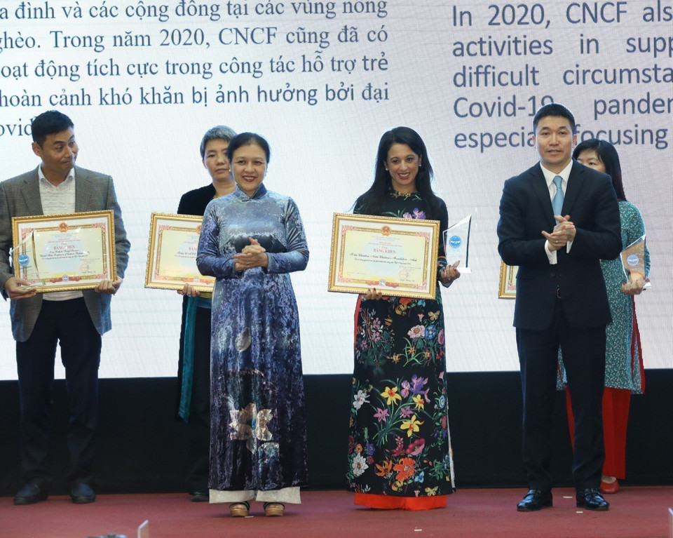 Liên hiệp các tổ chức hữu nghị Việt Nam tổ chức lễ ghi nhận đóng góp của các tổ chức phi chính phủ nước ngoài, chiều 21/12/2020, tại Hà Nội. (Ảnh: Văn Điệp/TTXVN)