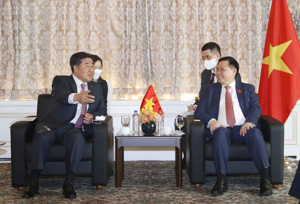  Chủ tịch Quốc hội tiếp Chủ tịch kiêm Tổng Giám đốc Deawoo E&amp;C Hàn Quốc Hyung Kim. (Ảnh: Doãn Tấn/TTXVN)