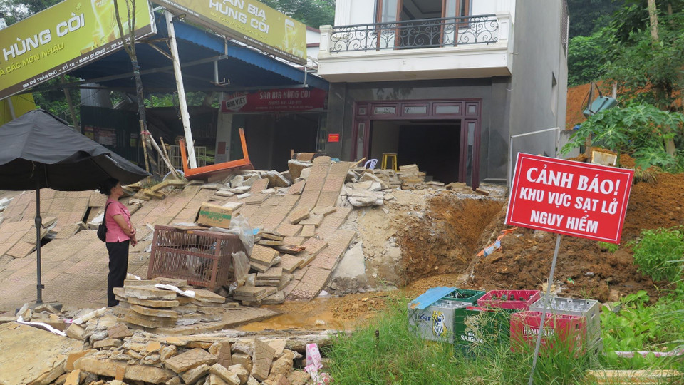 Người dân mong muốn chính quyền và các cơ quan chức năng sớm có phương án để ổn định lại cuộc sống. (Ảnh: Hương Thu/TTXVN)