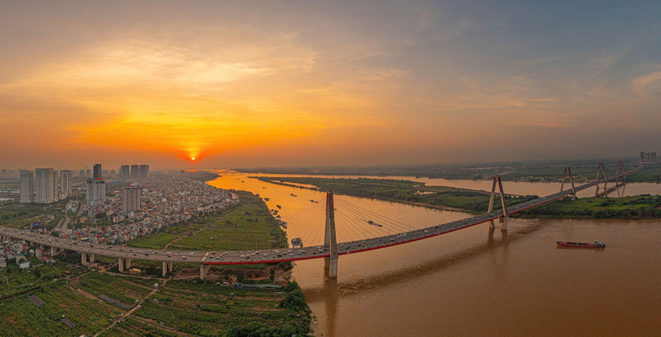 Cầu Nhật Tân được xây dựng có nhiều ý nghĩa quan trọng trong lưu thông phát triển kinh tế của Thủ đô. (Ảnh: Phạm Tuấn Anh/TTXVN)