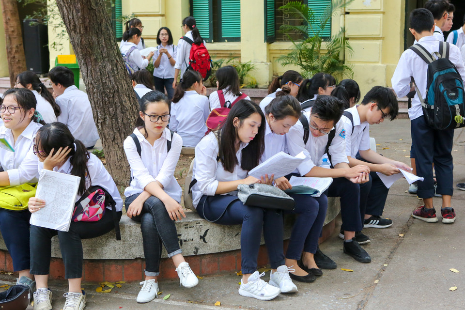 Để tổ chức kỳ thi này, Sở Giáo dục và Đào tạo Hà Nội đã huy động hơn gần 6.500 giáo viên làm nhiệm vụ coi thi tại 153 điểm thi và tổng số phòng thi lên tới 3.208 phòng. (Ảnh: Minh Sơn/Vietnam+)