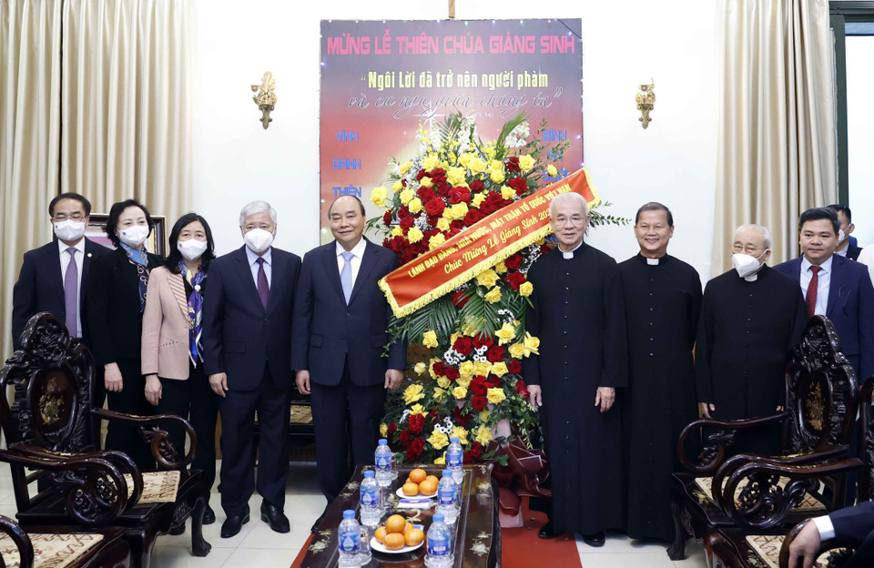 Chủ tịch nước Nguyễn Xuân Phúc chúc mừng Ủy ban Đoàn kết Công giáo Việt Nam nhân dịp Giáng sinh 2021 và Năm mới 2022. (Ảnh: Thống Nhất/TTXVN)