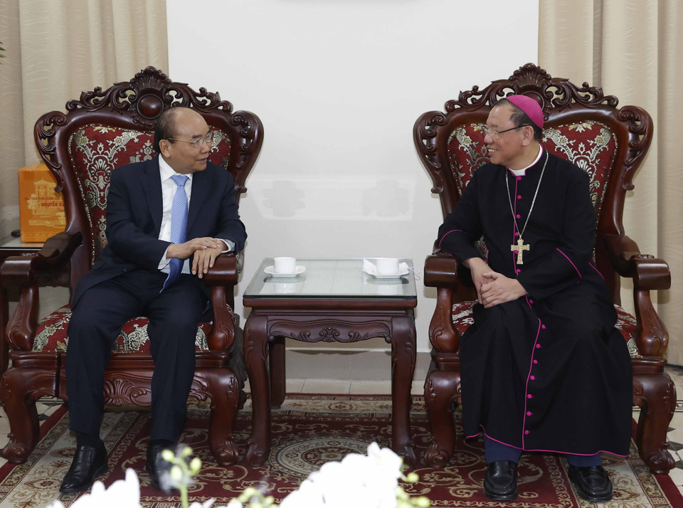 Chủ tịch nước Nguyễn Xuân Phúc và Tổng Giám mục Tổng Giáo phận Hà Nội Giuse Vũ Văn Thiên. (Ảnh: Thống Nhất/TTXVN)
