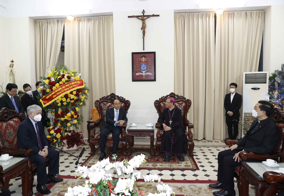 Chủ tịch nước Nguyễn Xuân Phúc thăm Tòa Tổng Giám mục Hà Nội. (Ảnh: Thống Nhất/TTXVN)