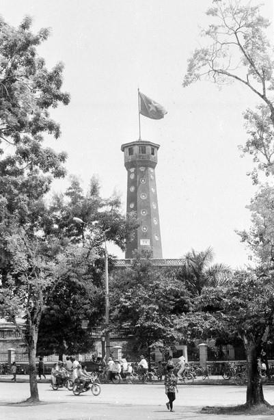Cột cờ Hà Nội (năm 1990). (Ảnh: Nguyễn Tấn/TTXVN)